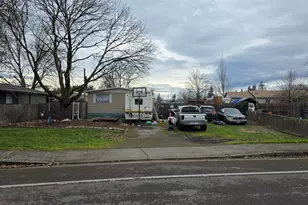 530 S 6th St, Harrisburg, OR 97446 - Photo 1