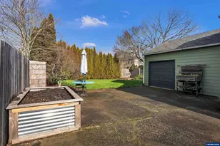605 Hickory St NE, Salem, OR 97301 - Photo 30