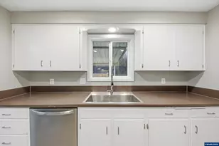 1317 Parkway Dr NW, Salem, OR 97304 - Photo 16