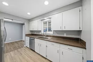 1317 Parkway Dr NW, Salem, OR 97304 - Photo 14