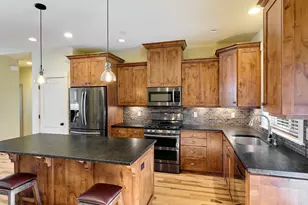 1508 Crestview Dr, Silverton, OR 97381 - Photo 2