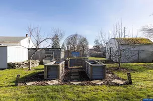 490 W Maple St, Lebanon, OR 97355 - Photo 32