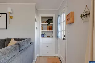 490 W Maple St, Lebanon, OR 97355 - Photo 4