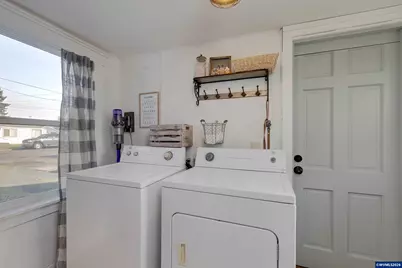 490 W Maple St, Lebanon, OR 97355 - Photo 22