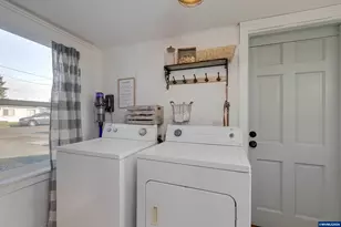 490 W Maple St, Lebanon, OR 97355 - Photo 22