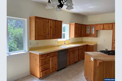 4374 Log Dr NE, Salem, OR 97305 - Photo 6
