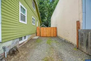 140 21st St NE, Salem, OR 97301 - Photo 34