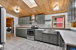 20284 El Romar Dr NE Dr, Scotts Mills, OR 97375 - Photo 4