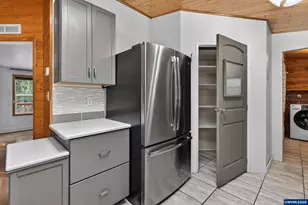 20284 El Romar Dr NE Dr, Scotts Mills, OR 97375 - Photo 10