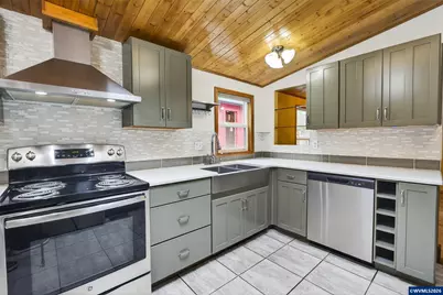 20284 El Romar Dr NE Dr, Scotts Mills, OR 97375 - Photo 2