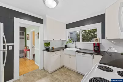 1071 SW Church St, Dallas, OR 97338 - Photo 8