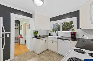 1071 SW Church St, Dallas, OR 97338 - Photo 8