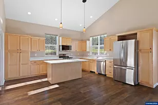 33960 Viewcrest Dr NE, Albany, OR 97322 - Photo 10