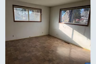 4915 Liberal Av NE, Salem, OR 97305 - Photo 4