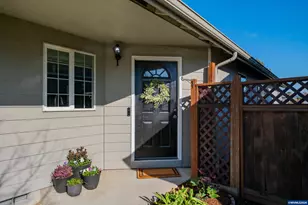 1023 S 10th St, Lebanon, OR 97355 - Photo 2