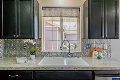 1023 S 10th St, Lebanon, OR 97355 - Photo 10