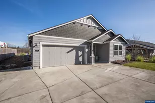 475 S 10th St, Monroe, OR 97456 - Photo 1