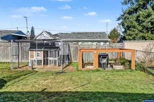 335 Berry St, Lebanon, OR 97355 - Photo 30