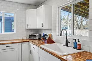 335 Berry St, Lebanon, OR 97355 - Photo 24