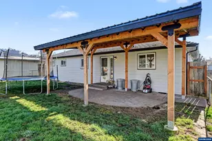 335 Berry St, Lebanon, OR 97355 - Photo 28