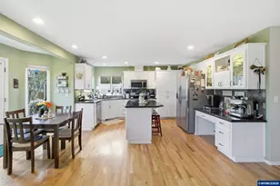 2033 W Park Ct NW, Salem, OR 97304 - Photo 14