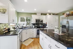 2033 W Park Ct NW, Salem, OR 97304 - Photo 16