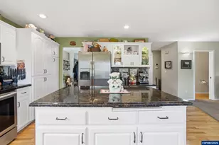 2033 W Park Ct NW, Salem, OR 97304 - Photo 20