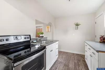 1051 W Oak St, Lebanon, OR 97355 - Photo 10