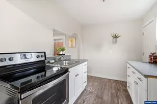 1051 W Oak St, Lebanon, OR 97355 - Photo 10