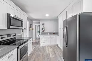 1051 W Oak St, Lebanon, OR 97355 - Photo 8