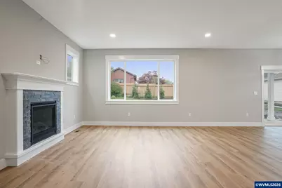 195 Iowa St, Silverton, OR 97381 - Photo 14