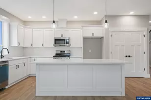 195 Iowa St, Silverton, OR 97381 - Photo 10