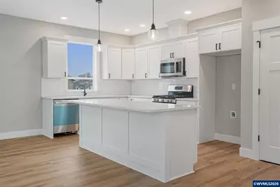 195 Iowa St, Silverton, OR 97381 - Photo 8