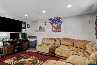 4425 York Av NE, Salem, OR 97305 - Photo 4