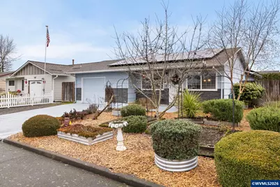 300 W Clackamas Cir, Woodburn, OR 97071 - Photo 2