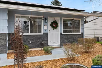 300 W Clackamas Cir, Woodburn, OR 97071 - Photo 4