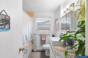 300 W Clackamas Cir, Woodburn, OR 97071 - Photo 22