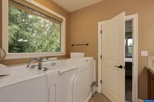 5101 NW Paradise Dr, Forest Grove, OR 97116 - Photo 14