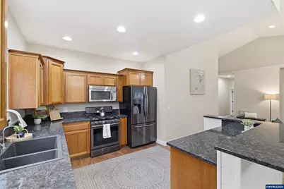 338 NW Foxglove St, Dallas, OR 97338 - Photo 12