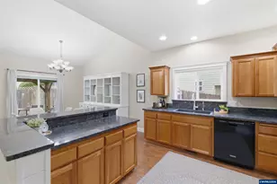 338 NW Foxglove St, Dallas, OR 97338 - Photo 12