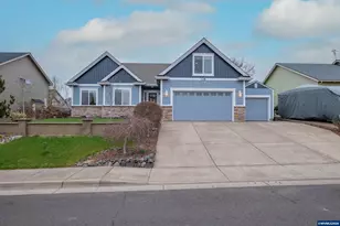 338 NW Foxglove St, Dallas, OR 97338 - Photo 1