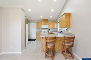 415 Maple Ct, Mount Angel, OR 97362 - Photo 16