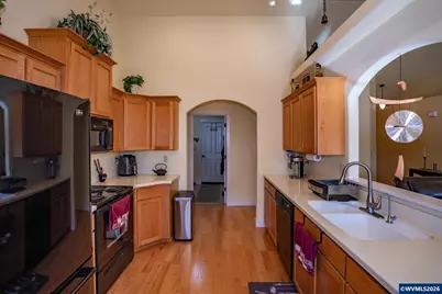 256 W Jadon Dr, Lebanon, OR 97355 - Photo 8