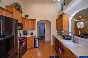 256 W Jadon Dr, Lebanon, OR 97355 - Photo 8