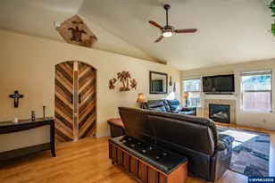 256 W Jadon Dr, Lebanon, OR 97355 - Photo 4