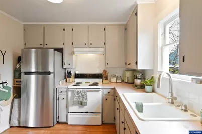 424 S 3rd St, Silverton, OR 97381 - Photo 16