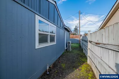 767 18th St NE, Salem, OR 97301 - Photo 30