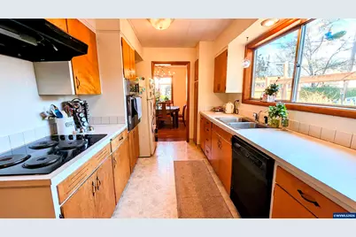 3062 NW Jackson Av, Corvallis, OR 97330 - Photo 6