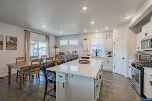 2275 Halter Dr, Woodburn, OR 97071 - Photo 8