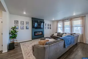 2275 Halter Dr, Woodburn, OR 97071 - Photo 6